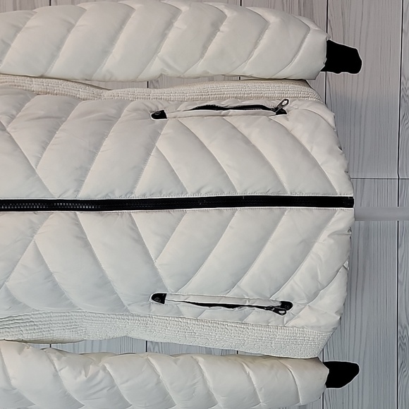Nautica Women's White Puffer Jacket with Faux Fur Lined Hood Size S - Picture 3 of 12